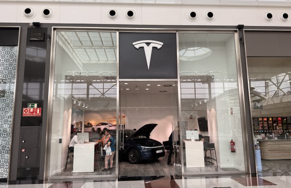 TESLA LLEGA A NEVADA SHOPPING