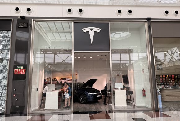 TESLA LLEGA A NEVADA SHOPPING